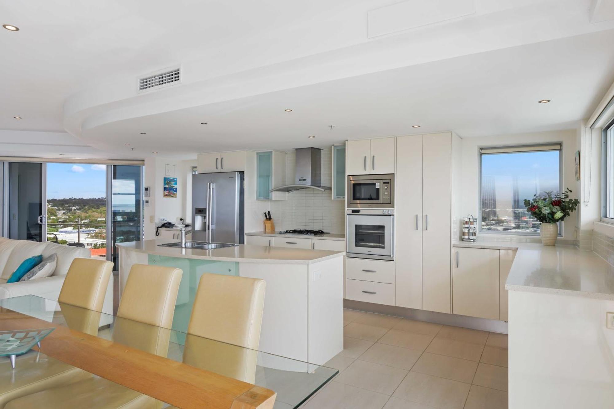 Aqua Vista Resort Maroochydore Oda fotoğraf